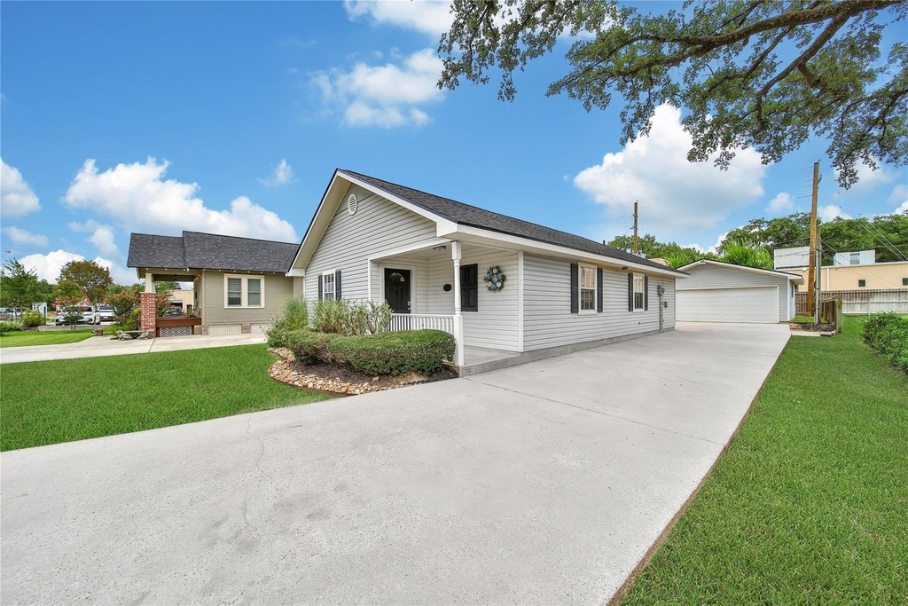 307 Lawrence Street - Photo 1