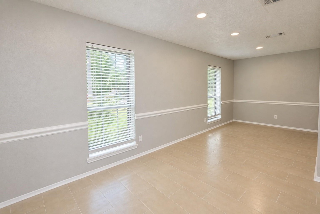 12034 Meadowdale Drive - Photo 5