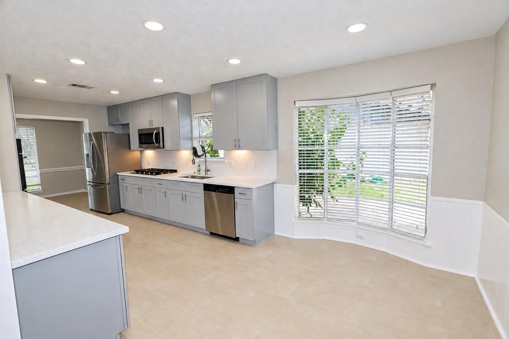 12034 Meadowdale Drive - Photo 9