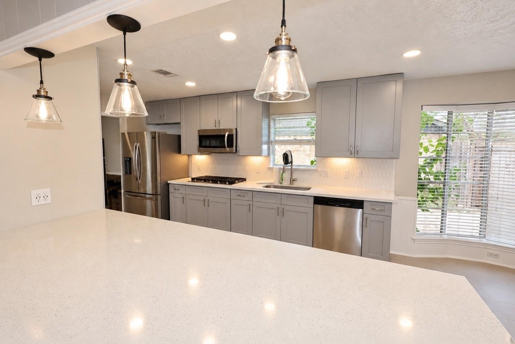 12034 Meadowdale Drive - Photo 6