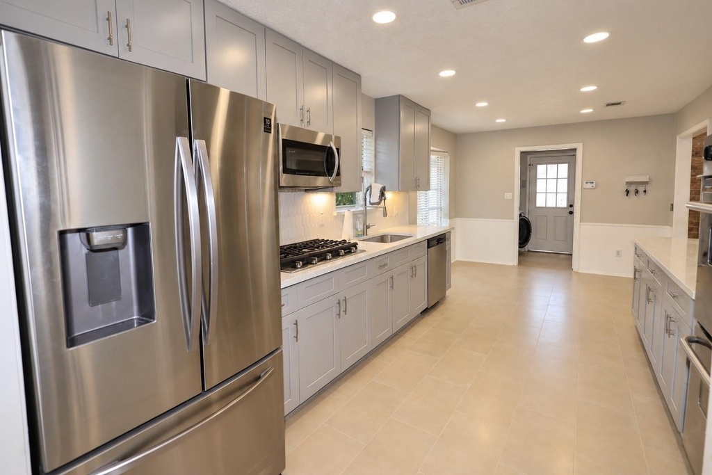 12034 Meadowdale Drive - Photo 8