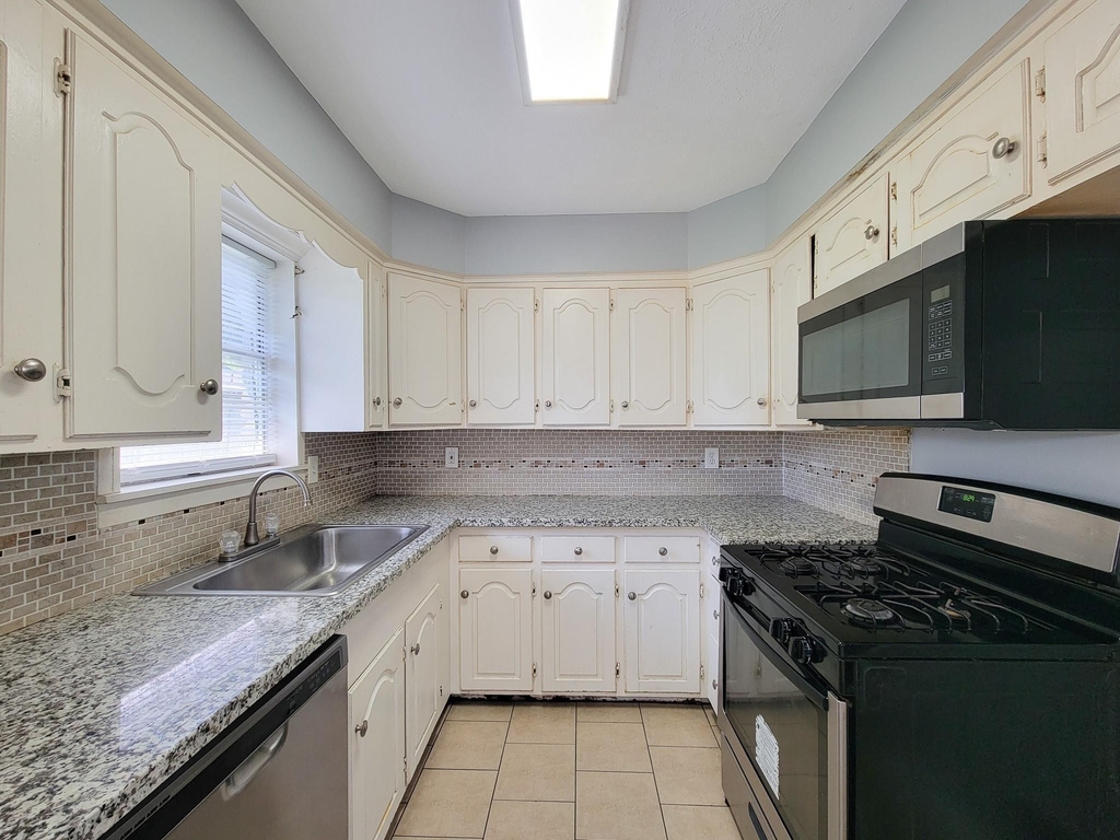 6109 Arthington Street - Photo 17