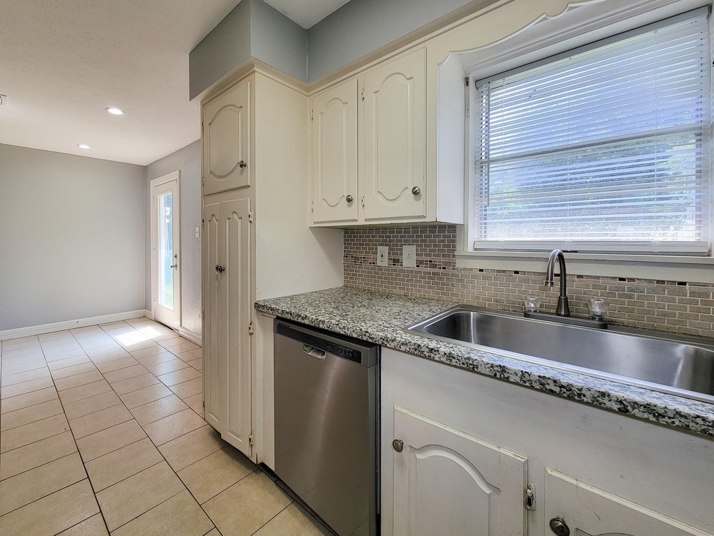 6109 Arthington Street - Photo 20