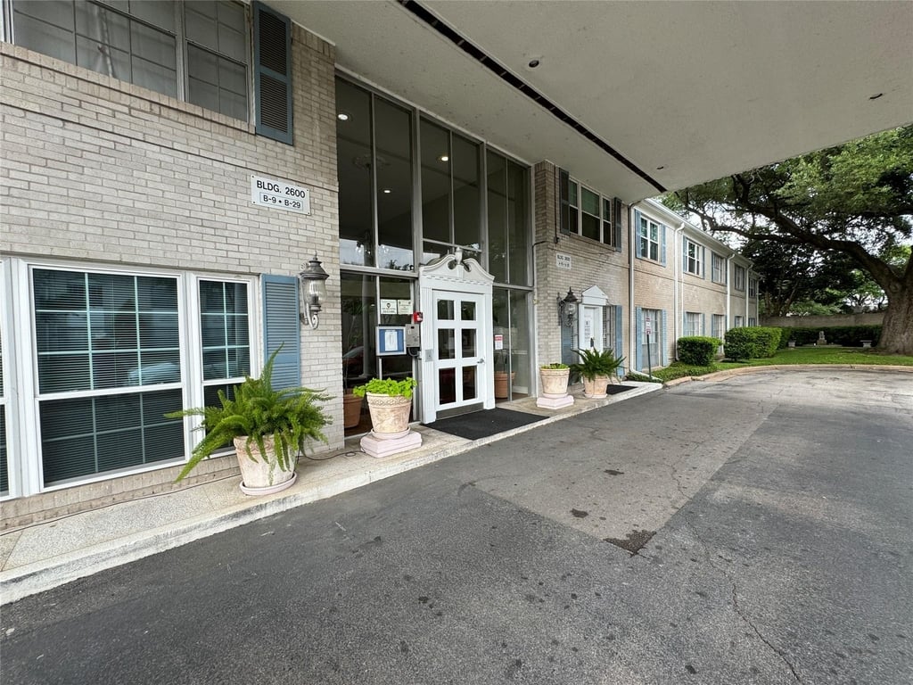2600 Bellefontaine Street - Photo 32