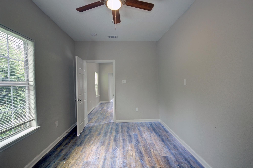 5406 Bataan Road - Photo 18