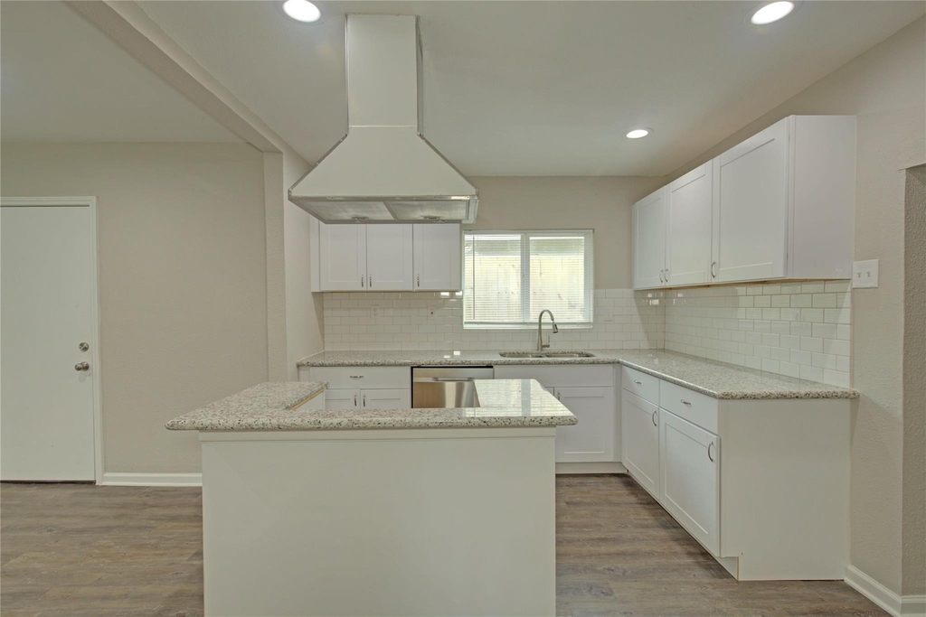 5406 Bataan Road - Photo 3