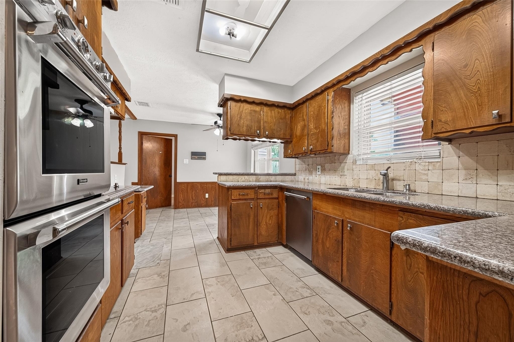 11710 N Petersham Drive - Photo 18