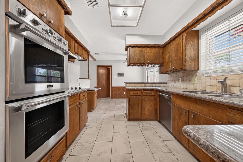 11710 N Petersham Drive - Photo 17
