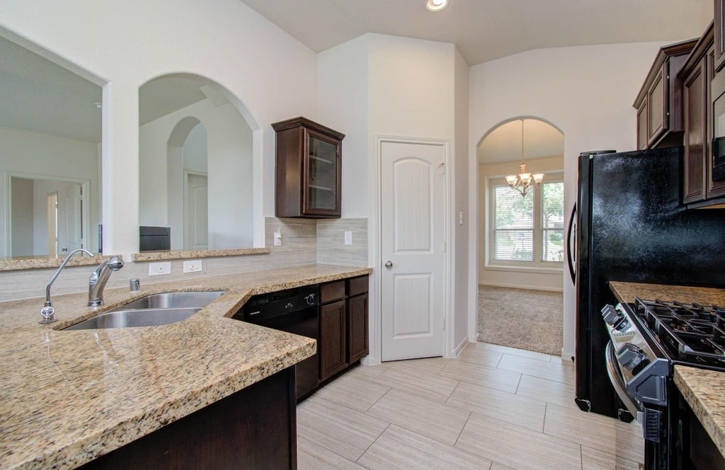 5515 Bayleys Court - Photo 9