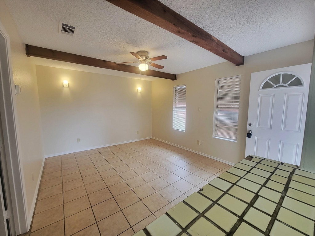 5103 Avenue Q 1/2 - Photo 4