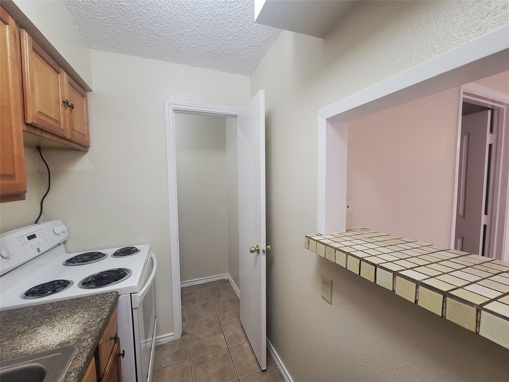 5103 Avenue Q 1/2 - Photo 2