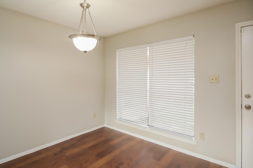 2710 Village Court - Photo 4
