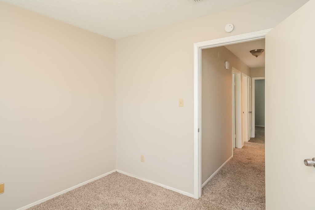2710 Village Court - Photo 10