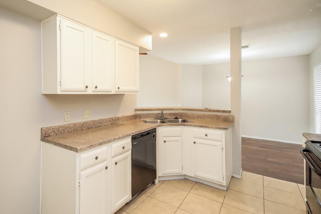 2710 Village Court - Photo 5
