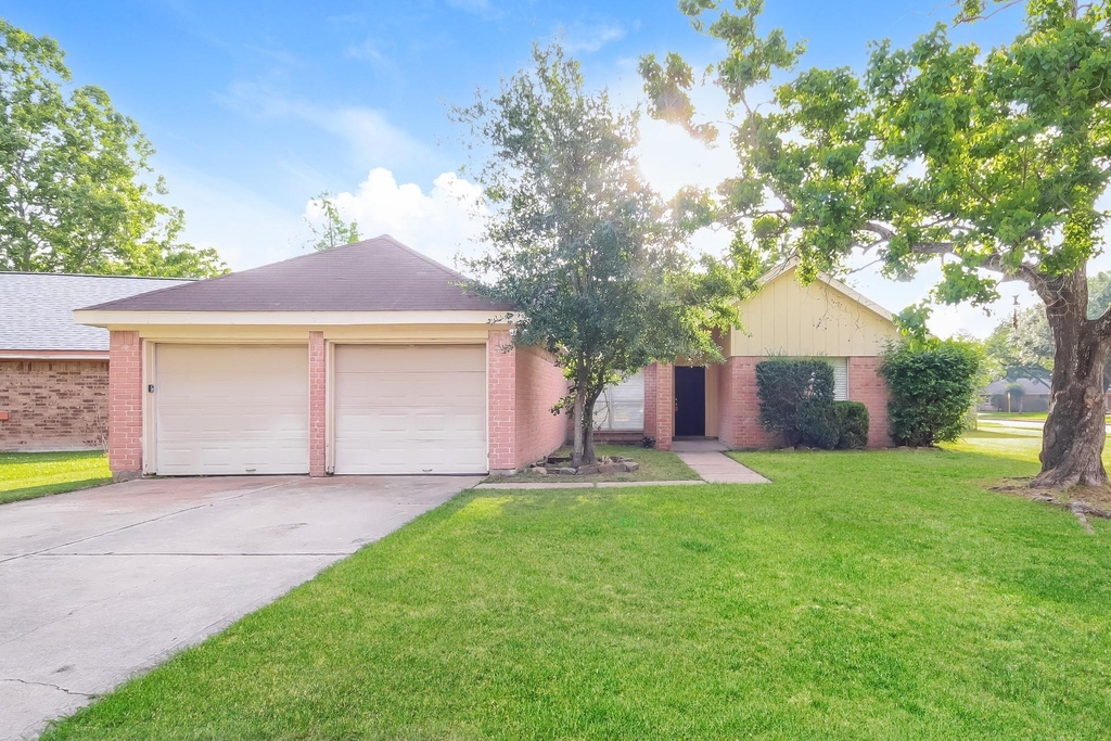 2710 Village Court - Photo 0
