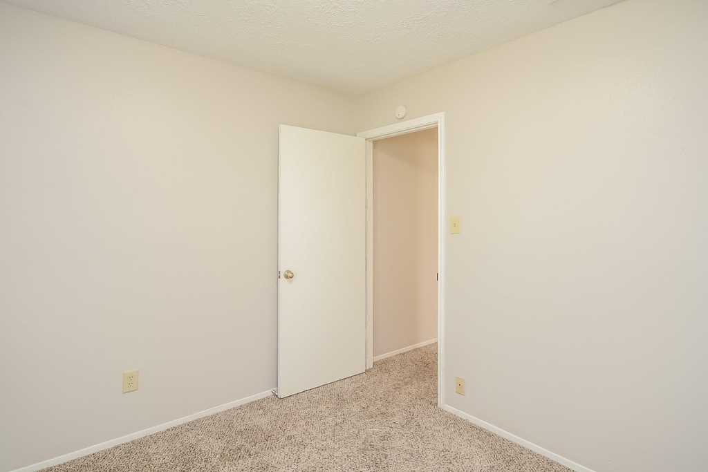 2710 Village Court - Photo 8