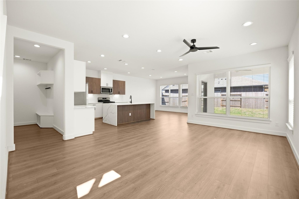 2708 Sunrise Breeze Drive - Photo 3