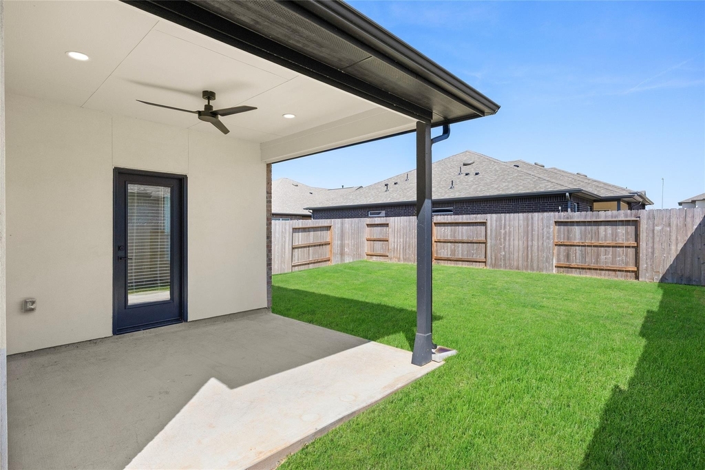 2708 Sunrise Breeze Drive - Photo 32