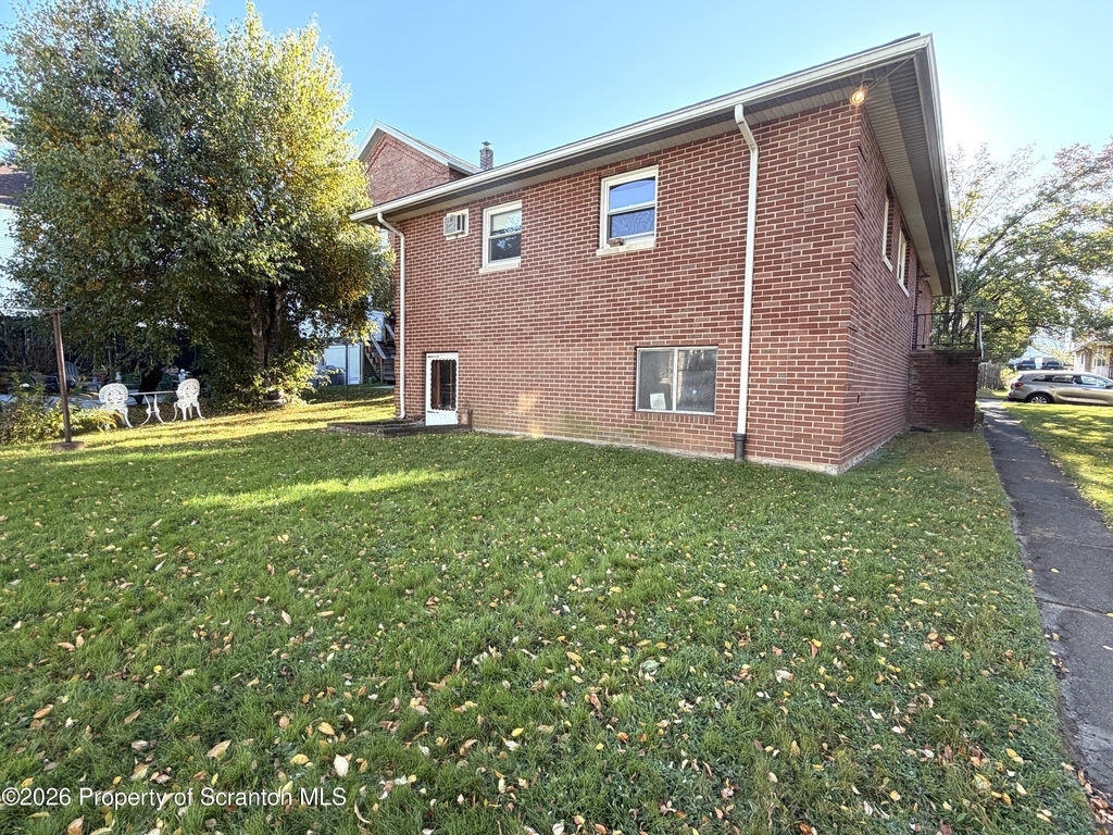 935 N Irving Avenue - Photo 1