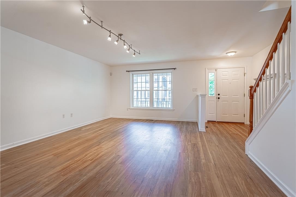 1427 Chelsea Avenue - Photo 3