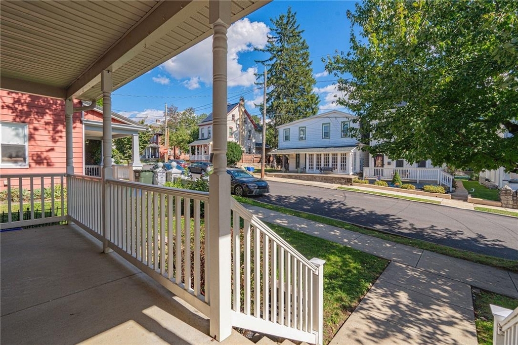 1427 Chelsea Avenue - Photo 1