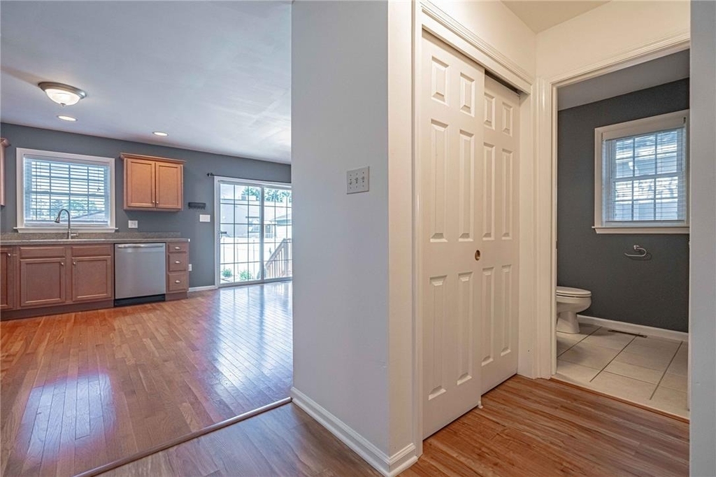 1427 Chelsea Avenue - Photo 5