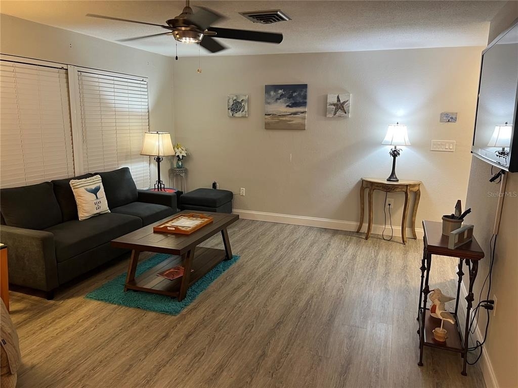 1404 N Saturn Avenue - Photo 9