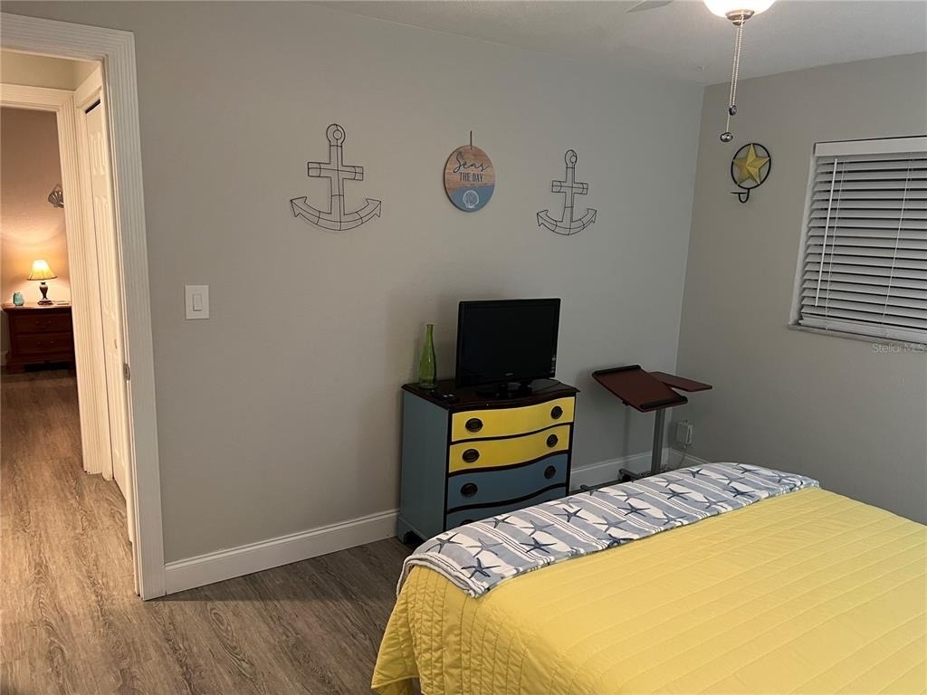 1404 N Saturn Avenue - Photo 21