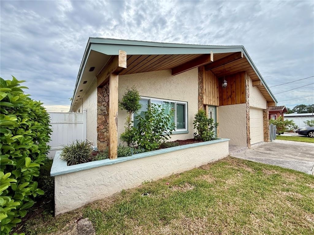 7523 Blossom Avenue - Photo 3