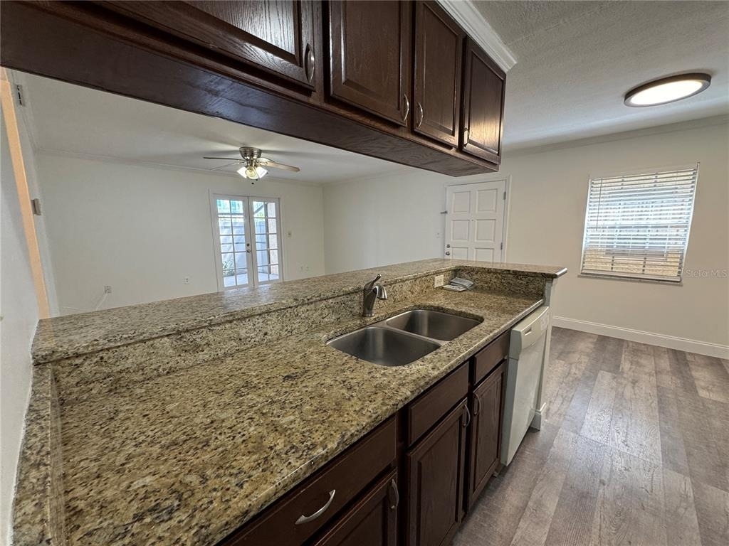 5306 W Kennedy Boulevard - Photo 3