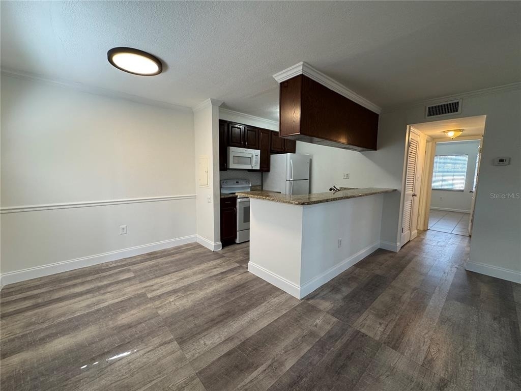 5306 W Kennedy Boulevard - Photo 8