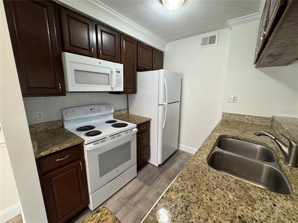5306 W Kennedy Boulevard - Photo 4