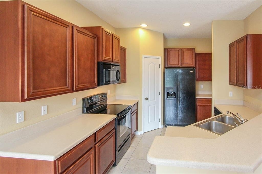 16515 Kingletridge Avenue - Photo 2