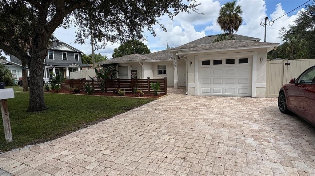 6001 N Lynn Avenue - Photo 1