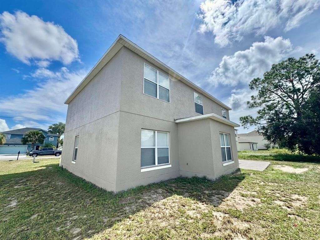 727 James Court - Photo 2