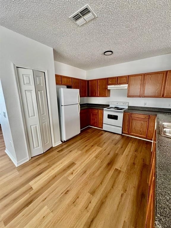 727 James Court - Photo 9