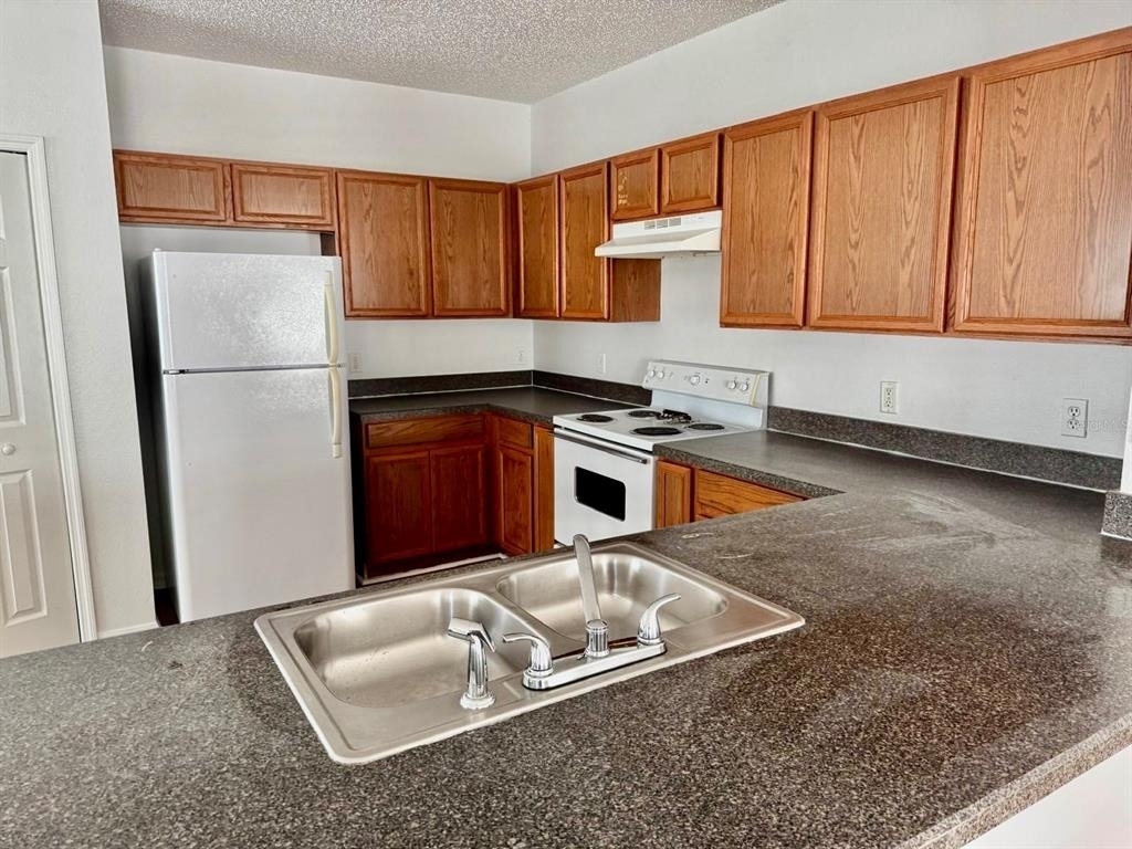 727 James Court - Photo 10