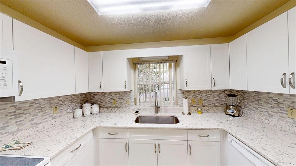 8592 Sw 91st Street - Photo 6