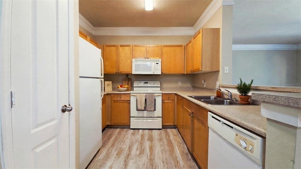 8848 Villa View Circle - Photo 16