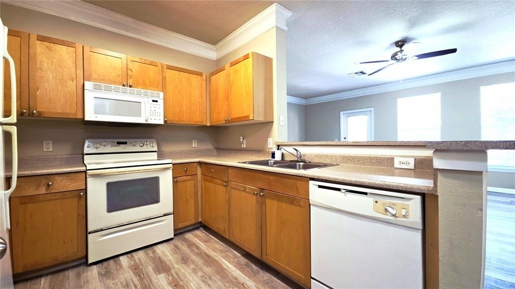 8848 Villa View Circle - Photo 3