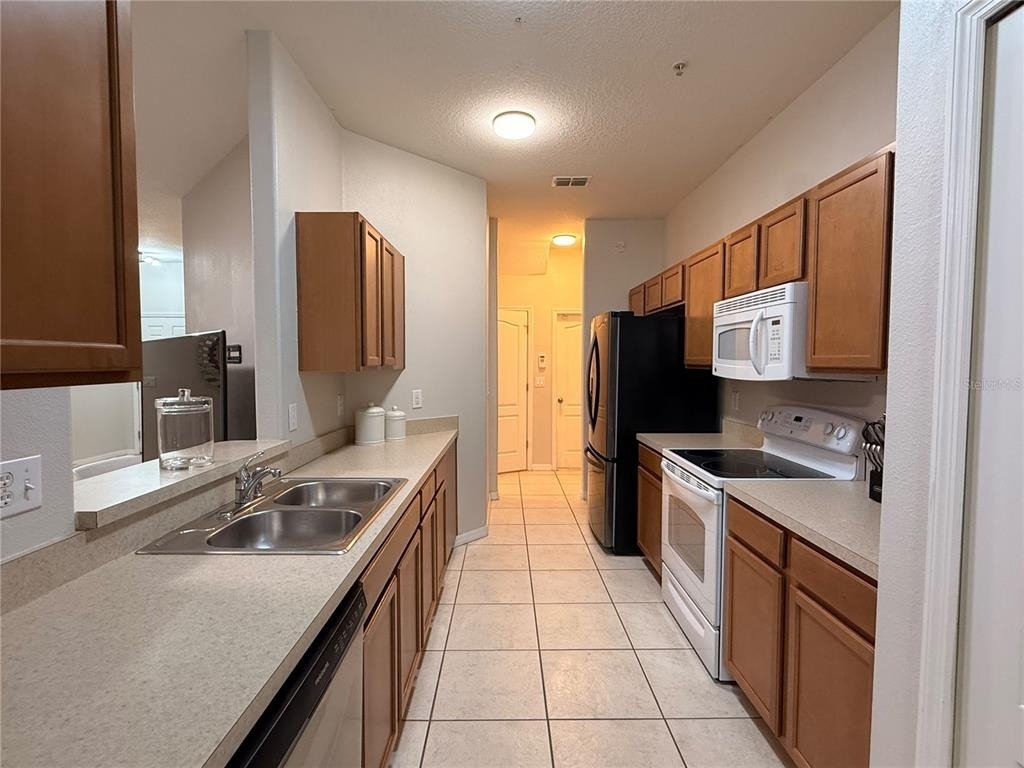 1057 Priory Circle - Photo 10