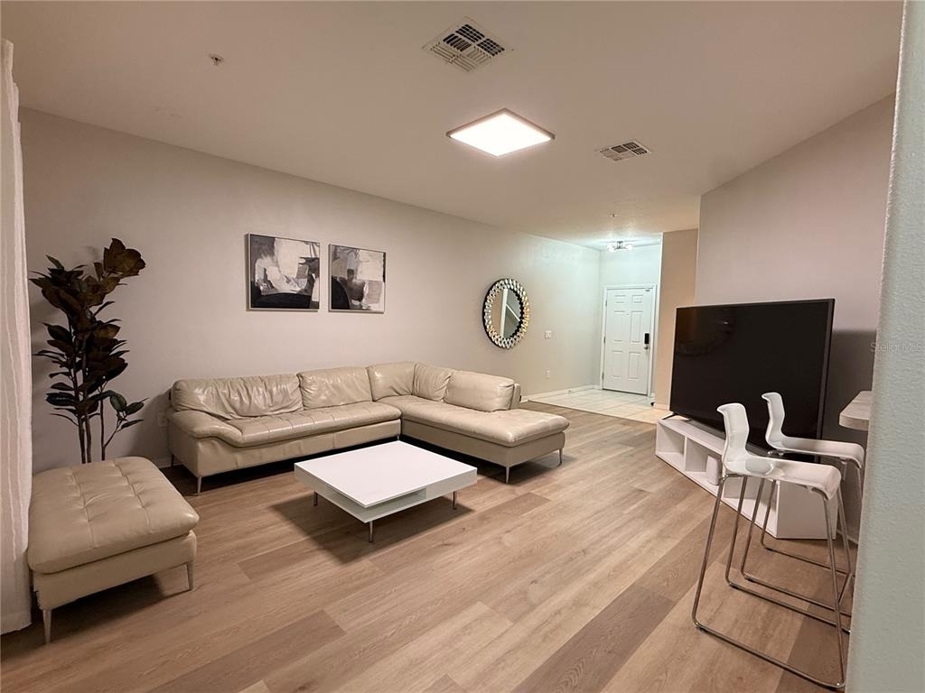 1057 Priory Circle - Photo 3