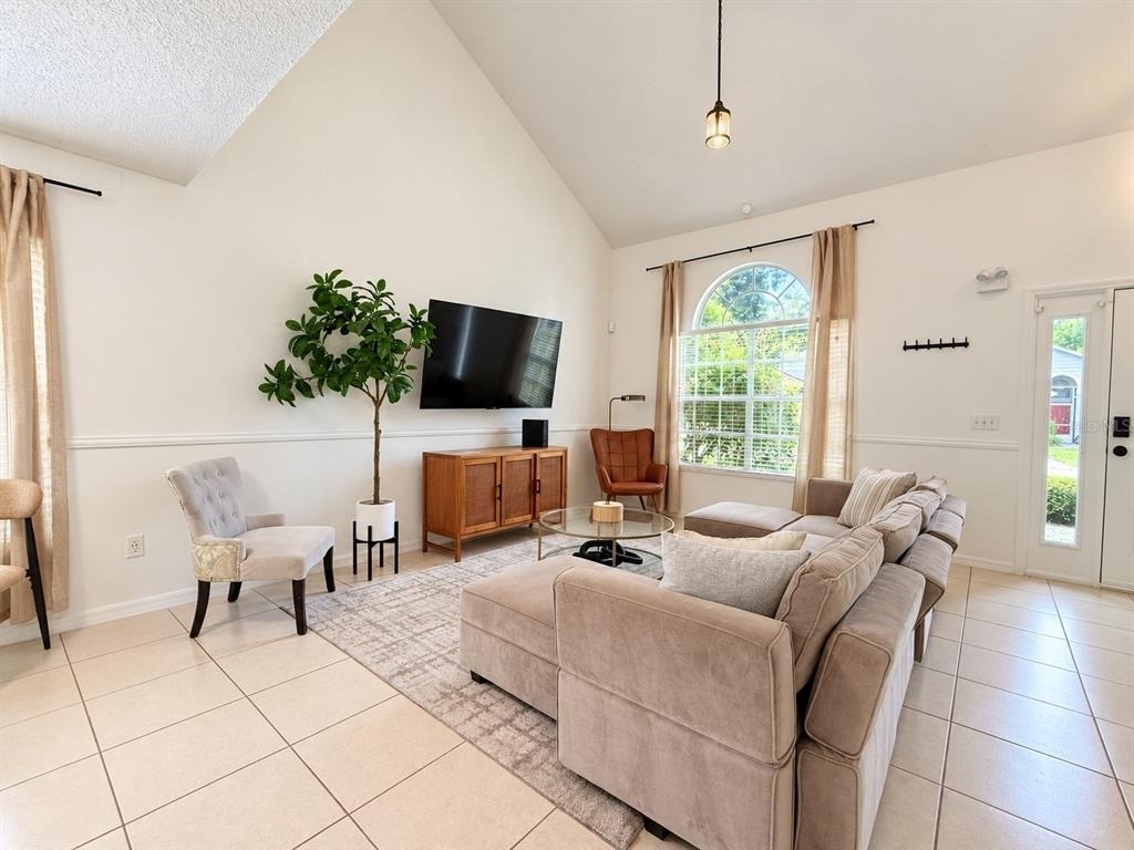 644 Allison Avenue - Photo 2
