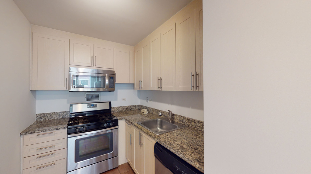 10 Hanover Square - Photo 2