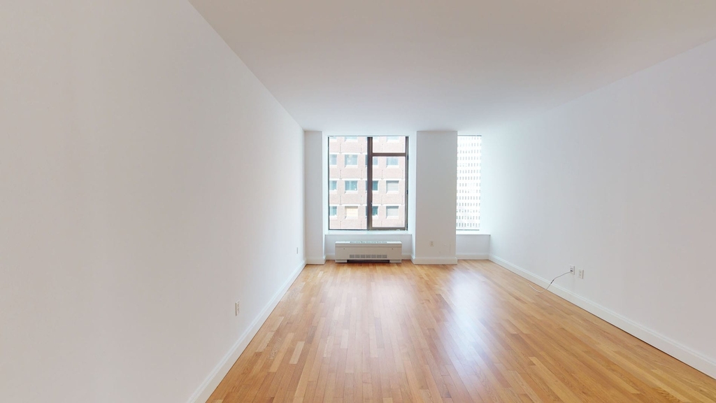 10 Hanover Square - Photo 1