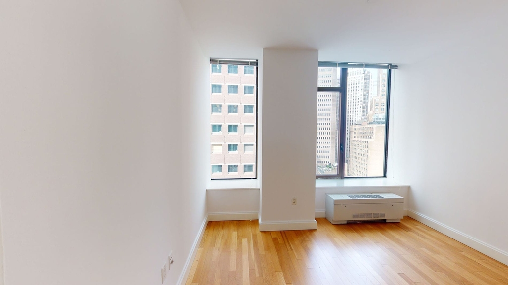 10 Hanover Square - Photo 3