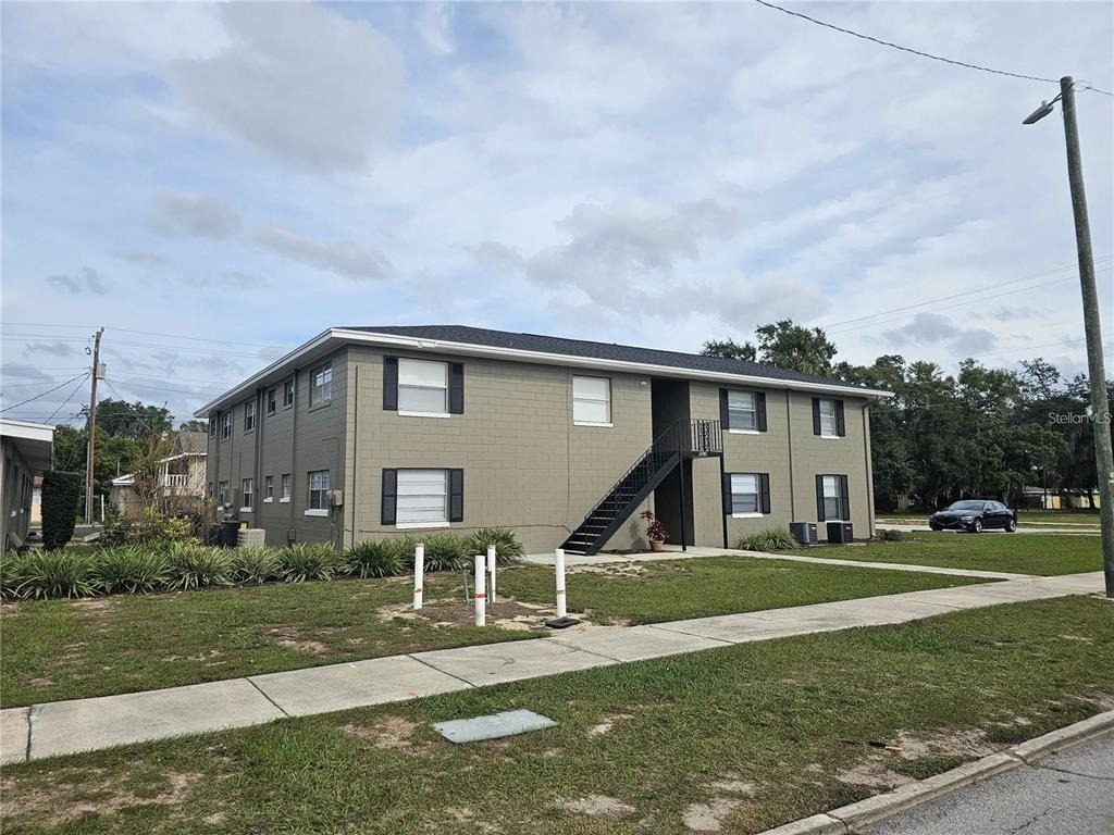 131 Avenue B Ne - Photo 0