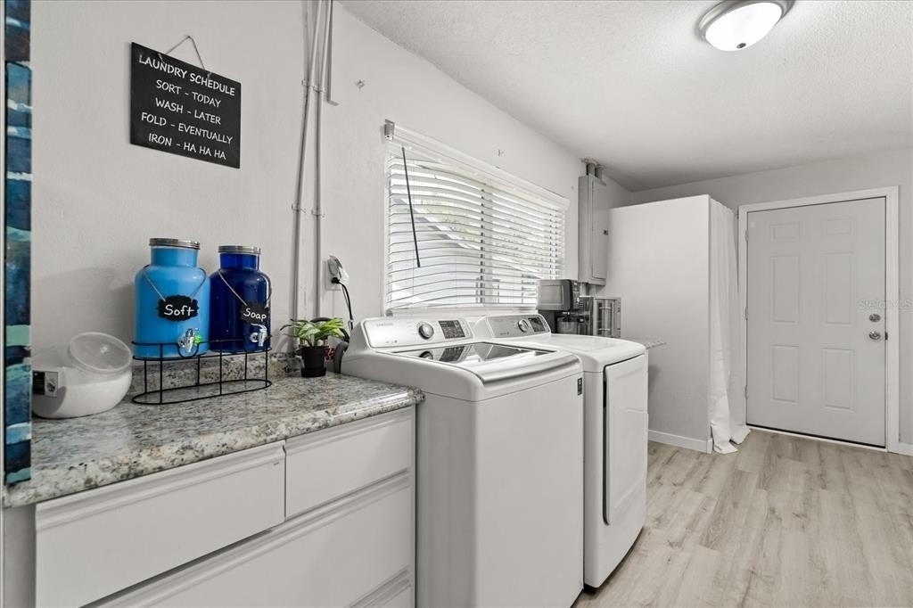 1210 E Caroline Street - Photo 36