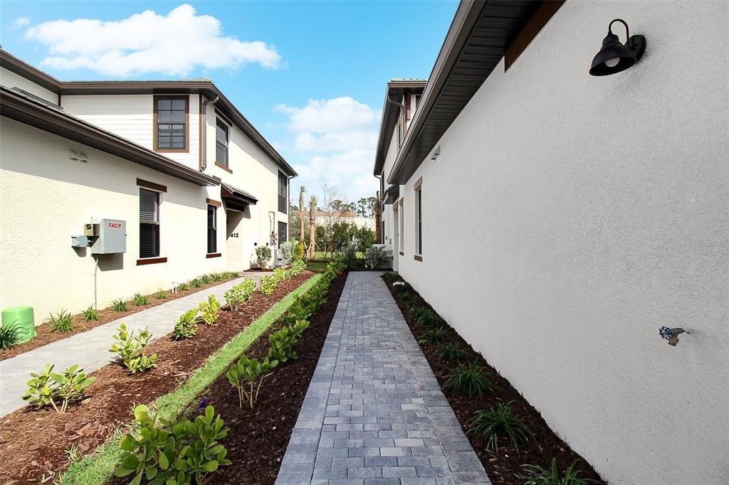 5703 N Honore Avenue - Photo 1