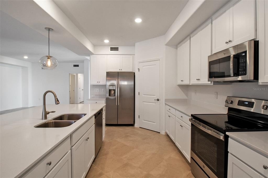 5703 N Honore Avenue - Photo 9